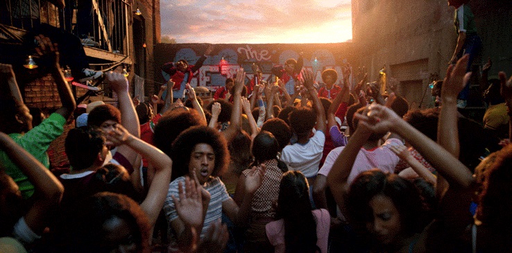 Personas disfrutando una fiesta: Gifs personas